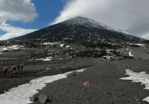 Количество погибших при восхождении на Ключевской вулкан увеличилось до восьми