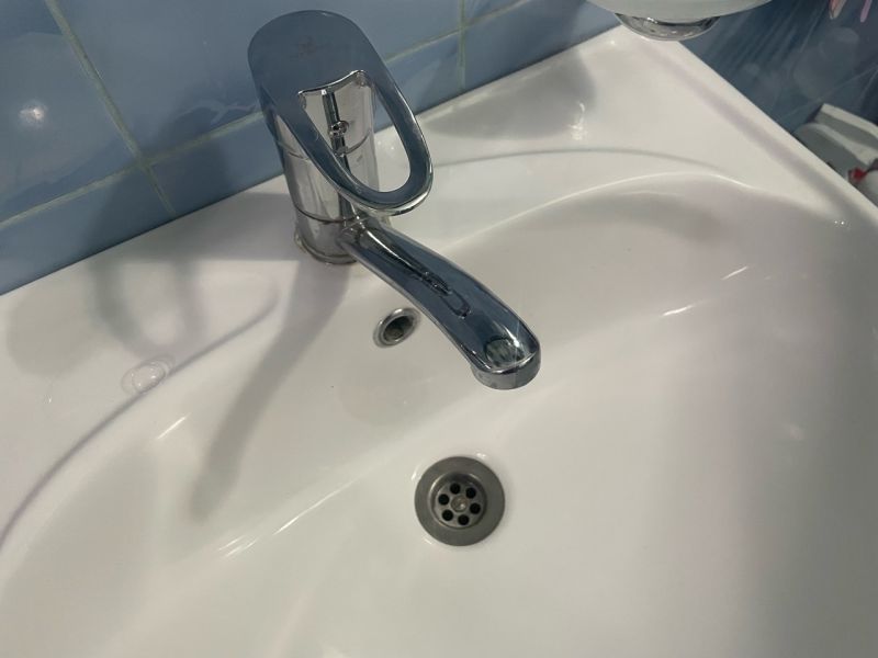 Жители Суворовского в Ростове сидят без воды почти сутки из-за сбоев в работе автоматики на ВНС