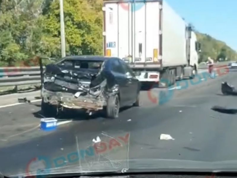 В жестком ДТП под Ростовом легковушку разорвало на части