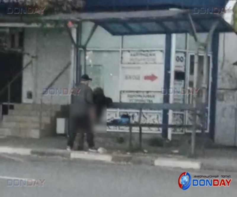 В центре города Шахты пара занялась любовными утехами прилюдно