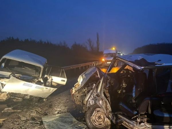 Один погиб и пятеро пострадали в страшном ДТП на трассе Миллерово - Вешенская