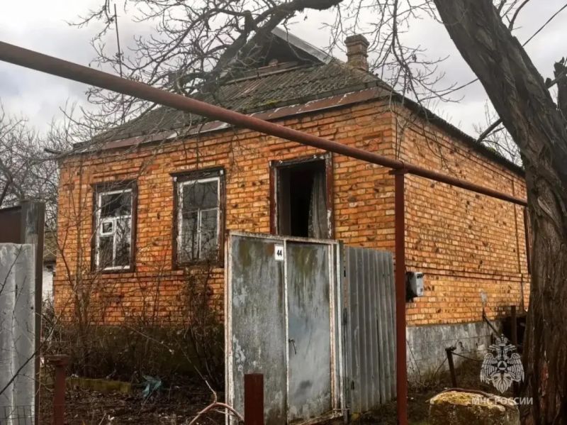 В Ростовской области неисправная проводка оставила пожилого мужчину без половины дома